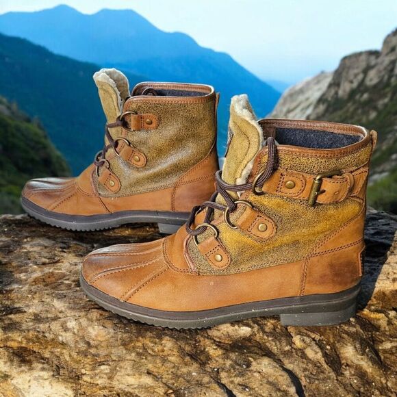 Ugg Brown Leather Cecile Duck Boots Waterproof size 6.5 Outdoors Hiking Gorpcore - Picture 2 of 8